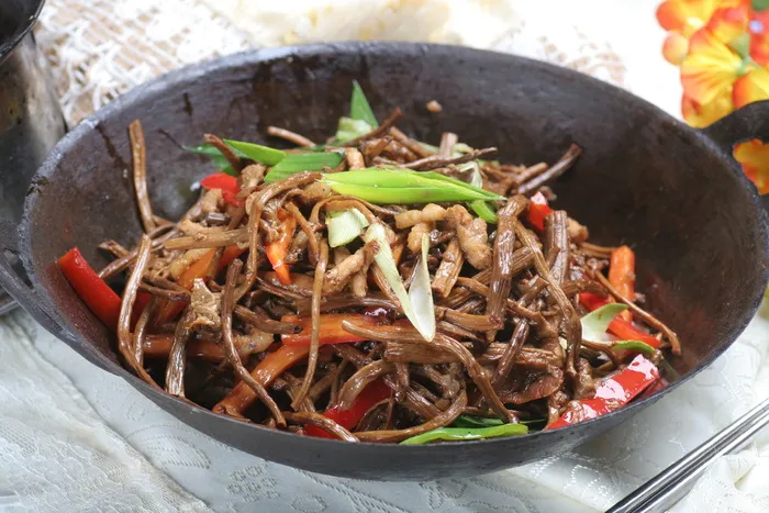 干锅茶树菇 