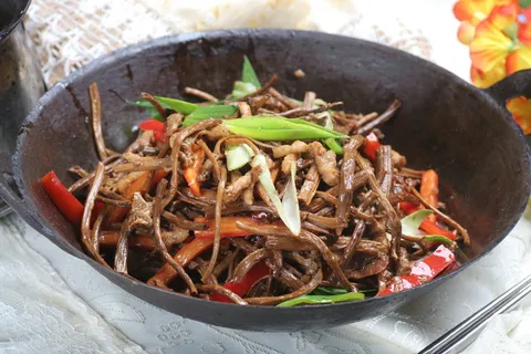 干锅茶树菇 