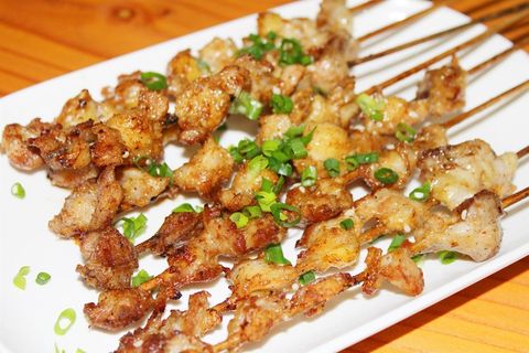 烧烤美食烤肉街边小吃油炸烤牛肉串