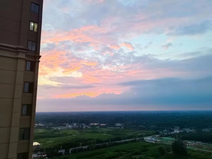 远景七彩云色风景图