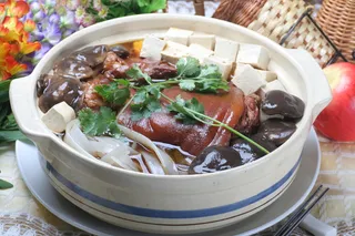 农家大砂锅顿肘子 (2)