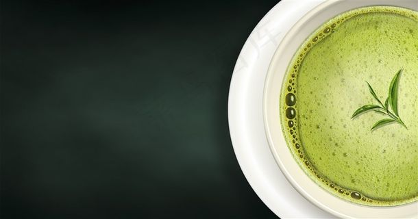 白色瓷杯里的抹茶饮料和茶叶高清图片