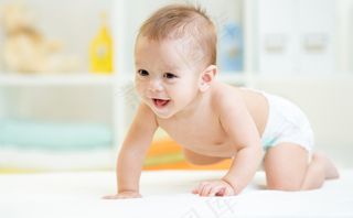 宝宝婴儿爬行可爱宝宝爬行