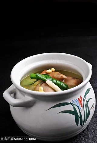 黄豆煨猪手的美食图片