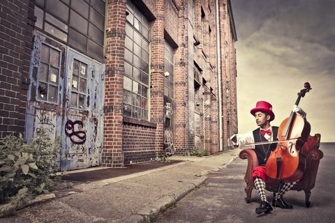 优雅拉琴帅哥图片