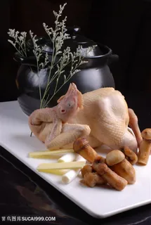 松茸炖土鸡的美食图片