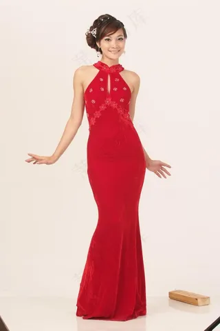 红色长款礼服