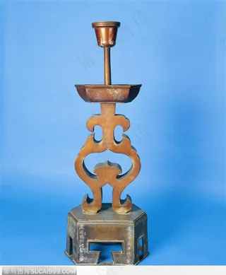 奉神器物-镂空的灯台