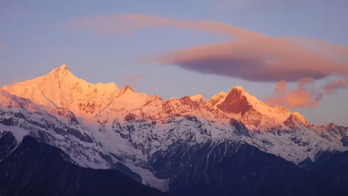 秋分日照金山帕瓦博格风景海报