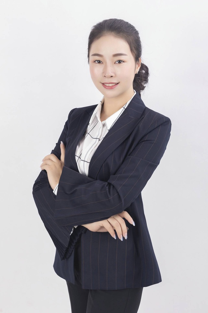 黑色女销售职业装