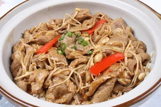 石锅煲类火锅川菜特色菜金针菇肥牛煲