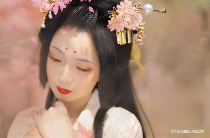 樱花粉色可爱古装美女图片