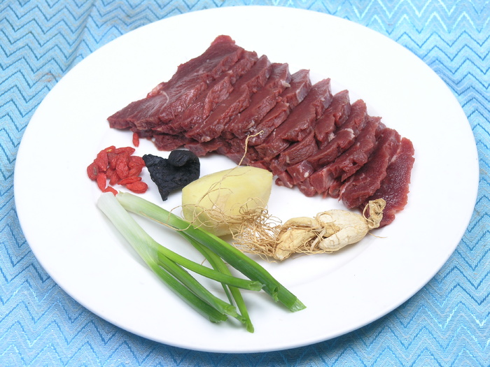 0711a-825瓦罐人参鹿肉