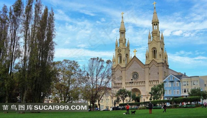 草地那边的基督教堂