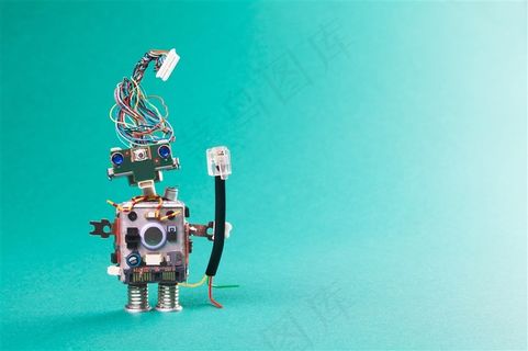 损坏的银白色金属的机器人