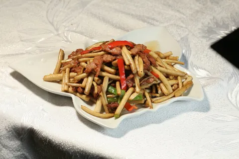 茶树菇炒牛柳24元