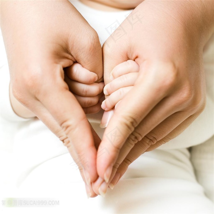 母亲和婴儿系列 - 呵护宝宝小手的大手