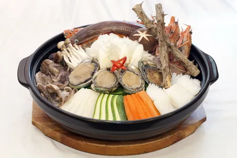 海鲜砂锅图片 海鲜砂锅图片
