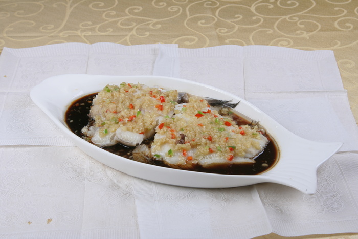 蒜茸蒸深海鱼 (1)