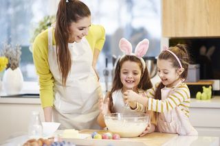 复活节在厨房自制饼干模具彩蛋工具场景(12)