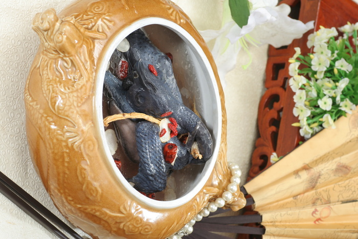 养颜乌鸡煲 (4)