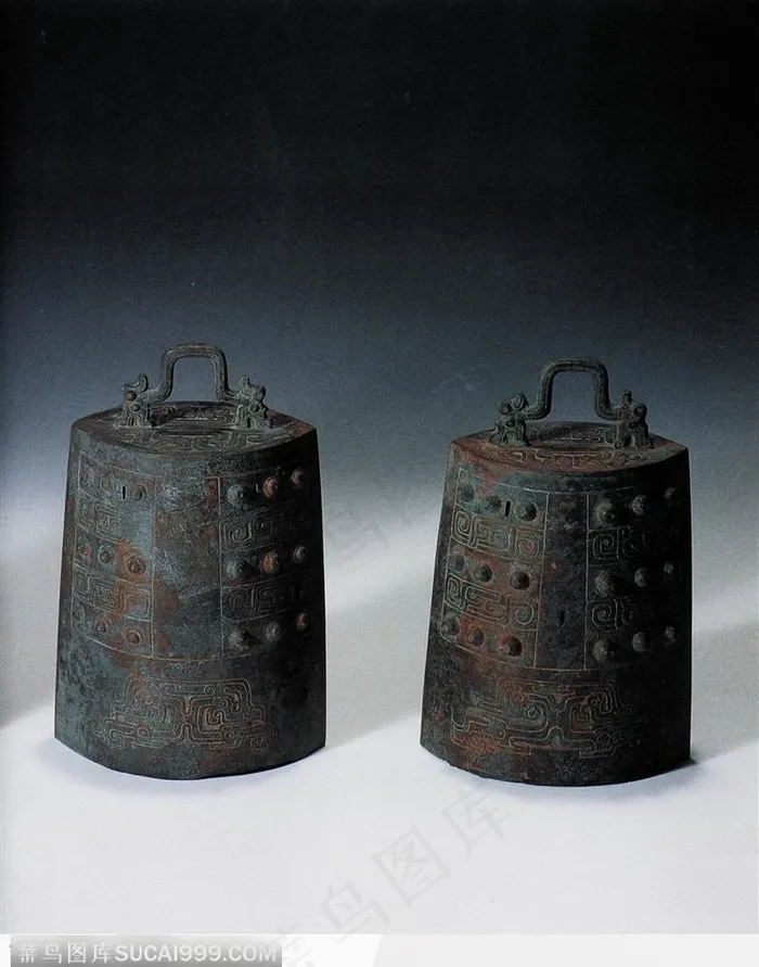 传统工艺-一对精美的编钟