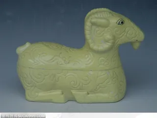 传统工艺-黄色羚羊瓷罐