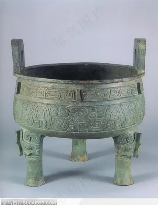 精美的圆形青铜三足鼎
