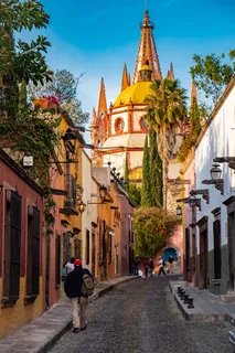 墨西哥街头教堂建筑图片