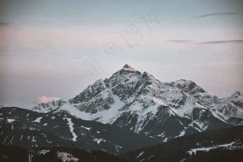 峰峦叠嶂高山峻岭图片 峰峦叠嶂高山峻岭图片