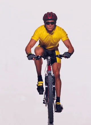 体育概念-骑车的运动员