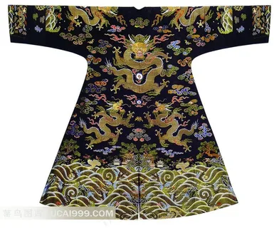 精美的清代龙纹服饰素材