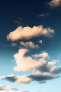 深空蓝白云简洁风壁纸 深空蓝白云简洁风壁纸