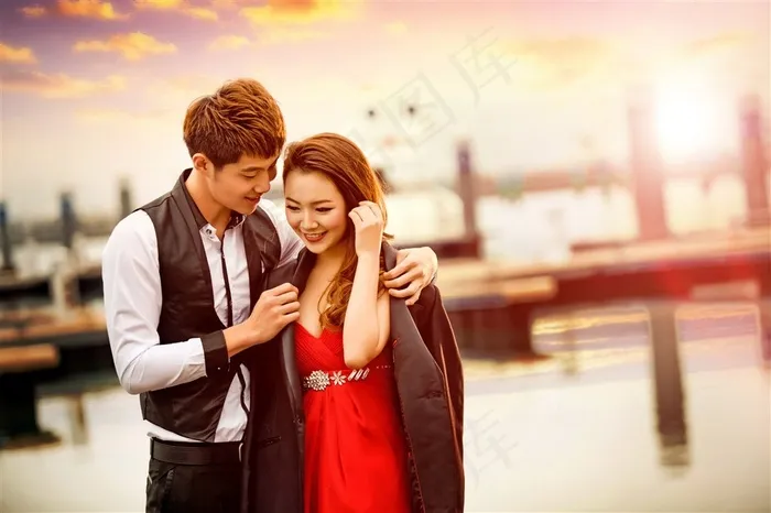 时尚恋人黄昏港口外拍高清大图