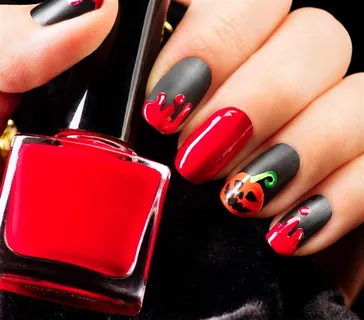 涂着指甲油的美女图