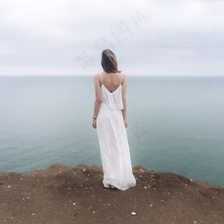 吊带长裙美女背影图片 吊带长裙美女背影图片