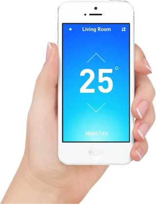 智能手机在手 PNG 图像免抠