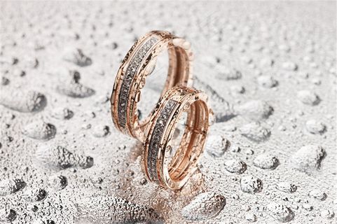 美丽的钻石结婚戒指高清图片