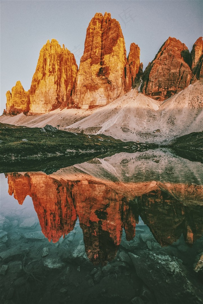高山湖面高清图片