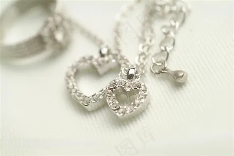 银色心形吊坠项链