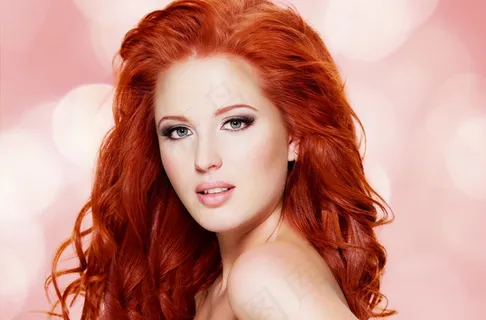 红色烫发发型图片