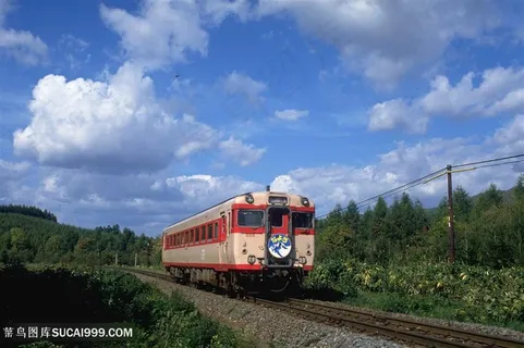铁路蓝天白云美景