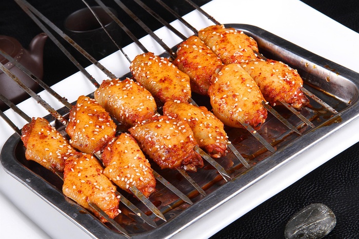 烧烤美食烤肉街边小吃油炸烤鸡中翼