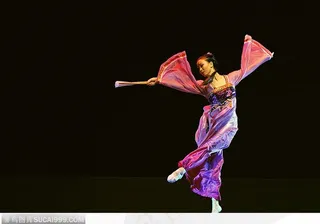 舞台上绽放自我的人-5