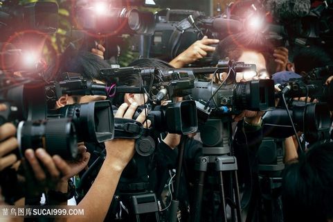 摄像机与采访人物高清图片