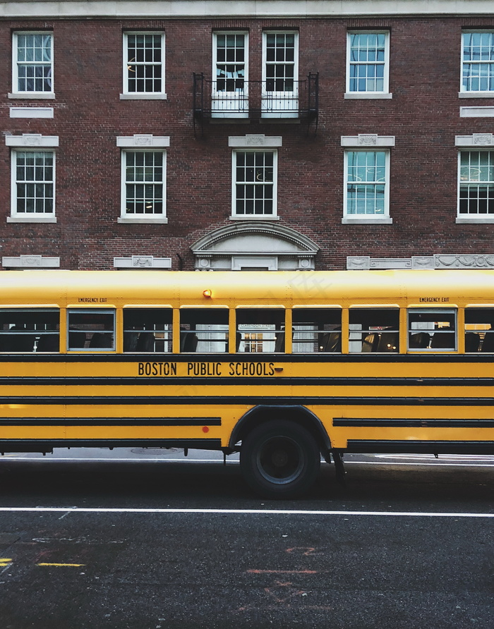 黄色公交车图片