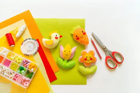 鸡花和感觉胡萝卜。工艺少儿艺术