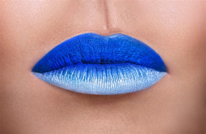蓝色口红特写