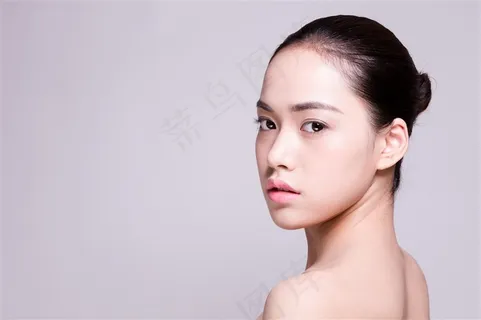 盘发美女侧面美容广告