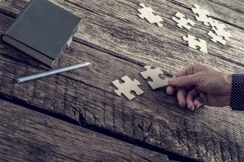 木桌上的拼图片 木桌上的拼图片